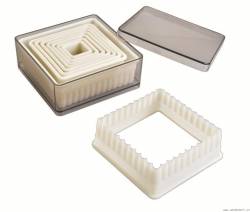 Nylonová vykrajovátka čtverec vlnky set – 9ks