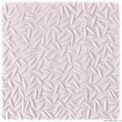 Váleček na těsto zdobený čárky